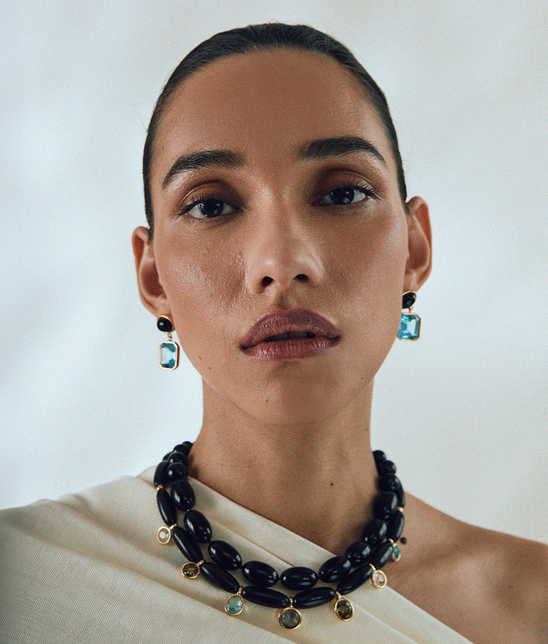 ELEGANCE IN CRAFT COLLAR