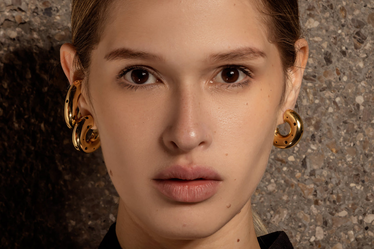MEDIUM HOOP EARRINGS
