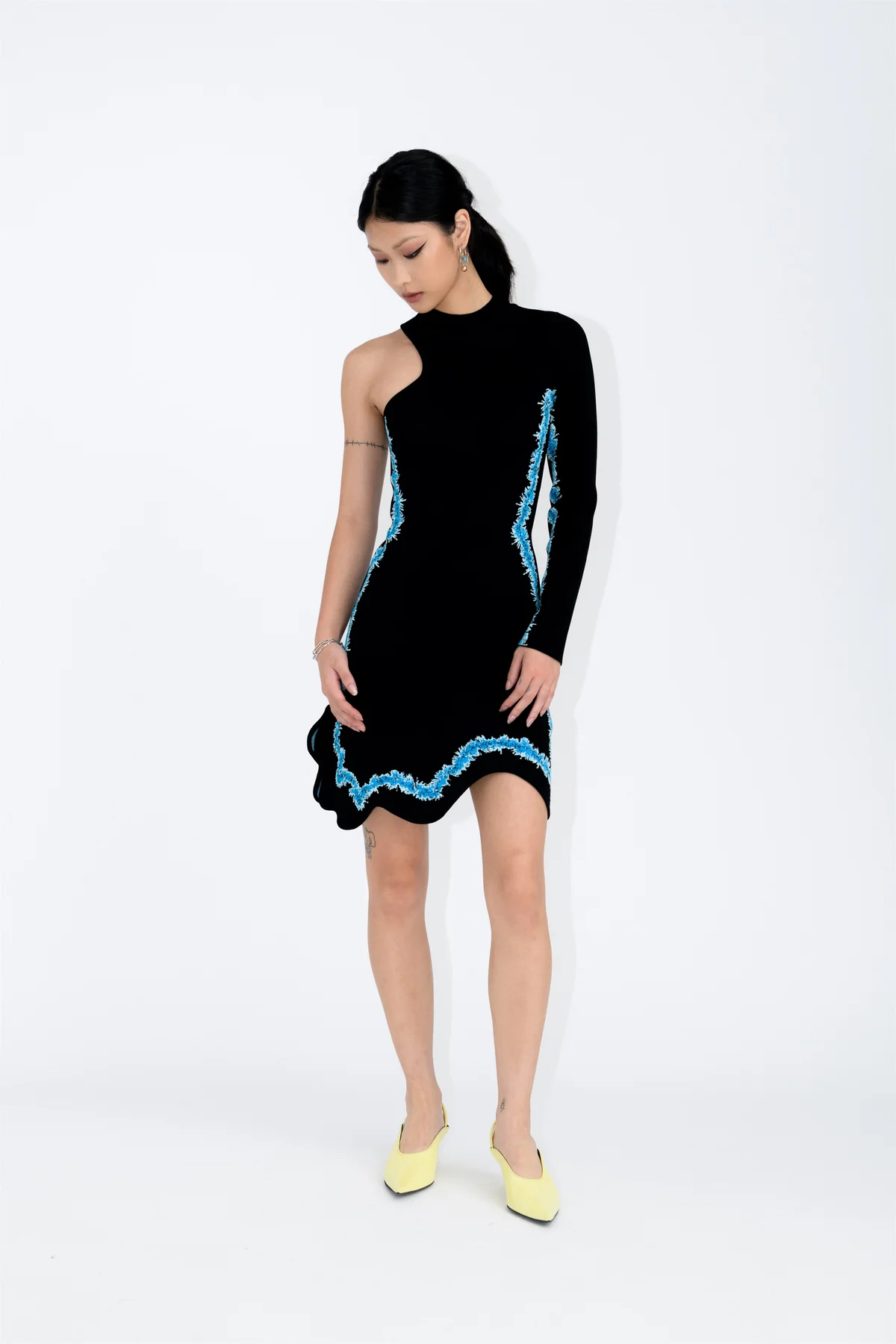 Load image into Gallery viewer, MANTA ONE SLEEVE WAVY DRESS
